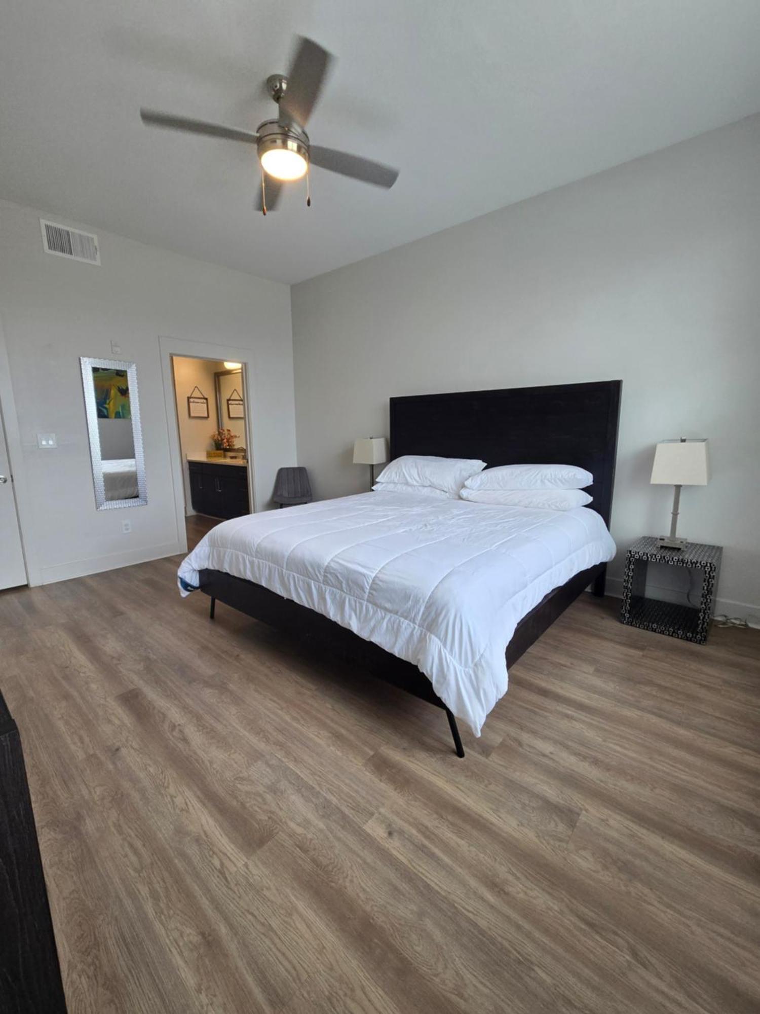 2Bdrm/2 King Beds/1Air Mattress Apartman Dallas Kültér fotó